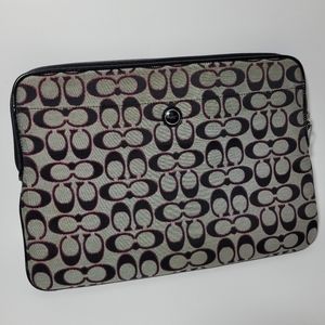 Coach Poppy Signature Laptop Sleeve *Metalic*